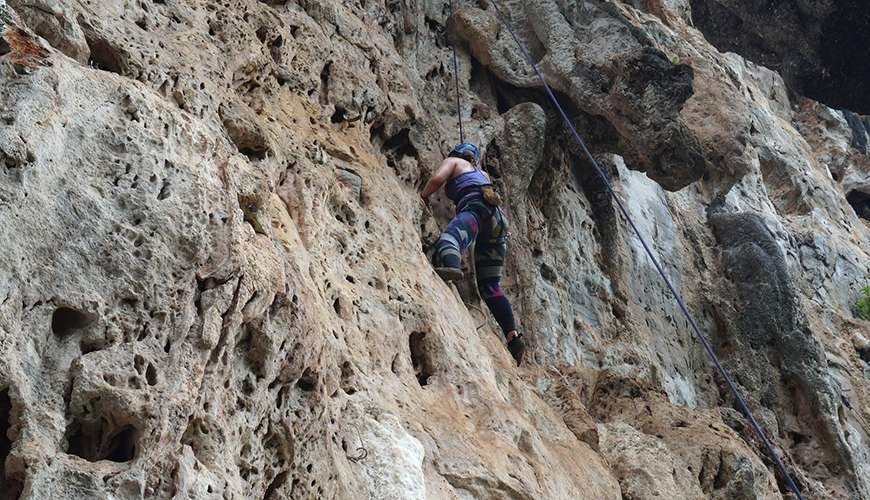 Rock-Climbing-Vang-Vieng