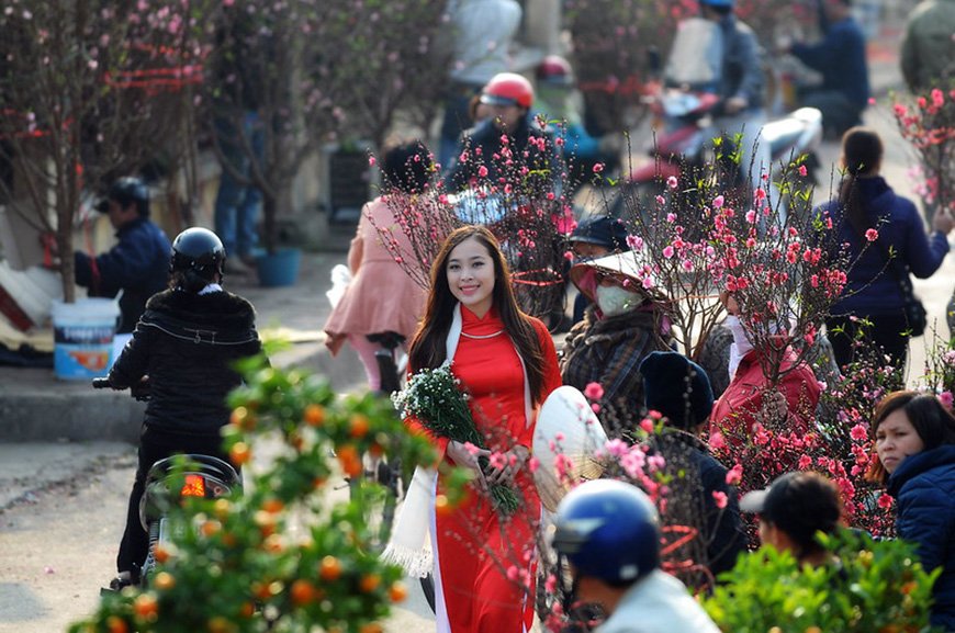 Street-Ao-Dai-Tet